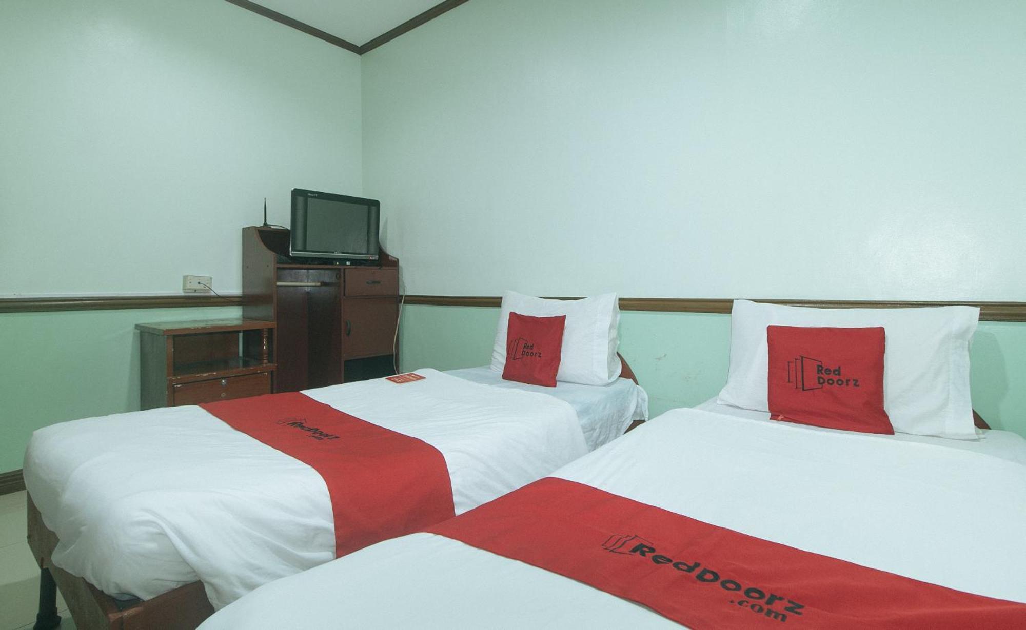 Reddoorz At Maanyag Pension House Mandaue Cebu Esterno foto