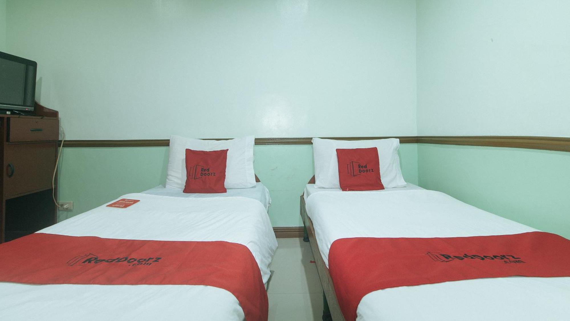 Reddoorz At Maanyag Pension House Mandaue Cebu Esterno foto